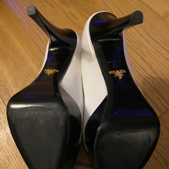 Prada Bi-Color Cap-Toe Platform Pump White/Black - Picture 4 of 8